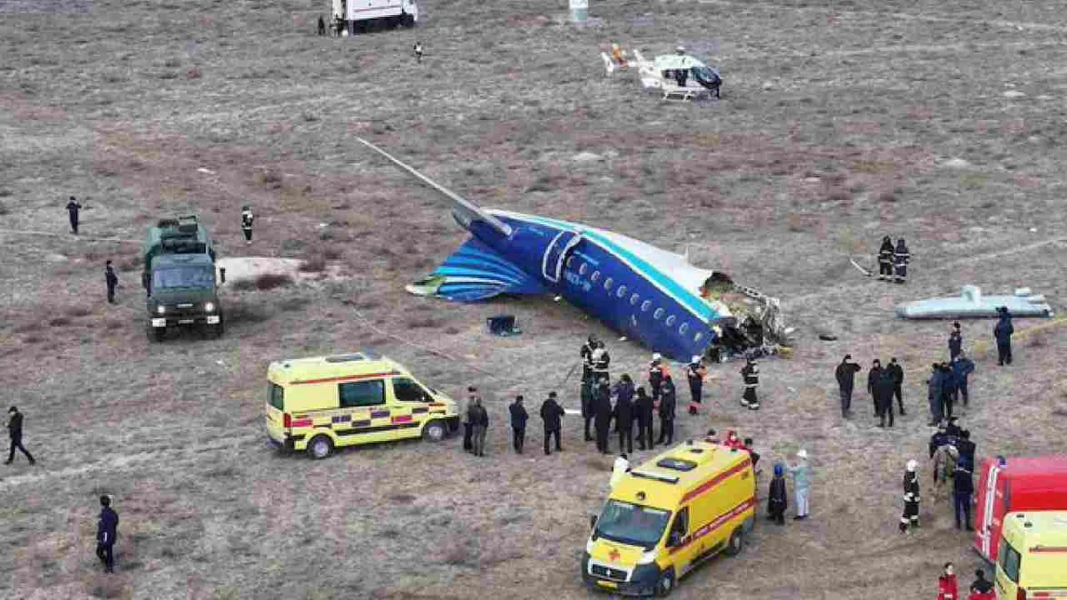 Más de 30 personas fallecieron en accidente de avión en Kazajistán