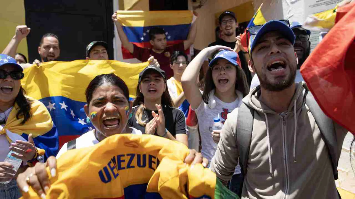 Miles de personas protestan en Venezuela contra resultados de las elecciones presidenciales