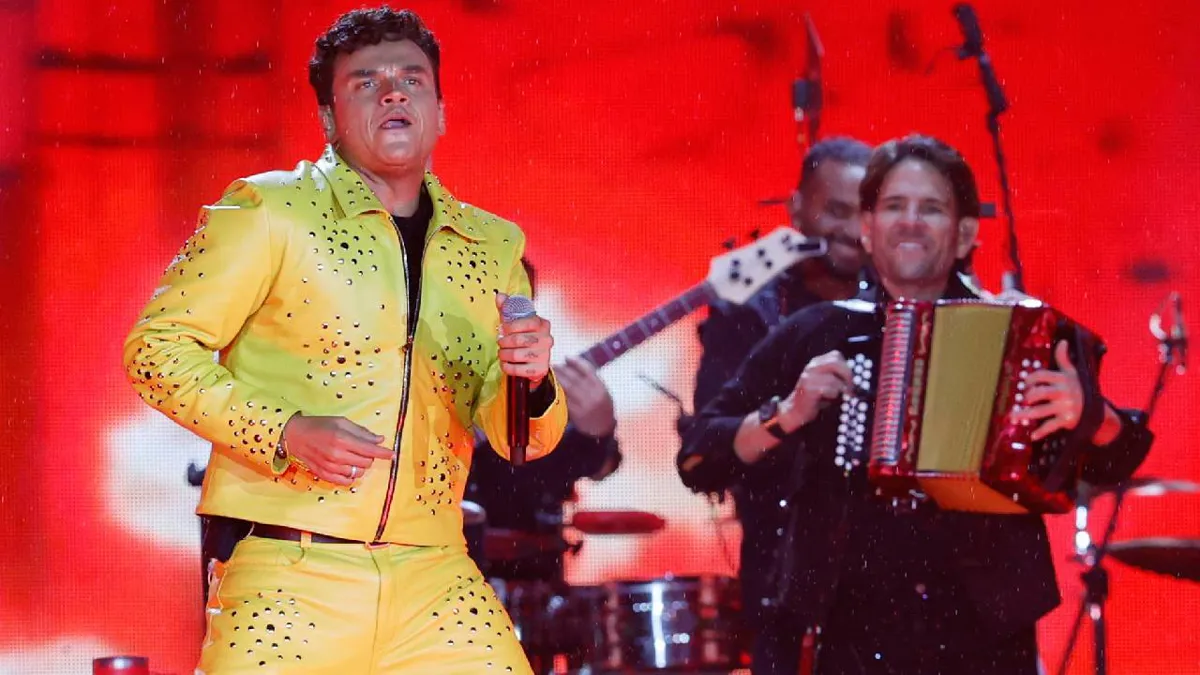 Silvestre Dangond vivió una noche especial bajo la lluvia en concierto en Bogotá
