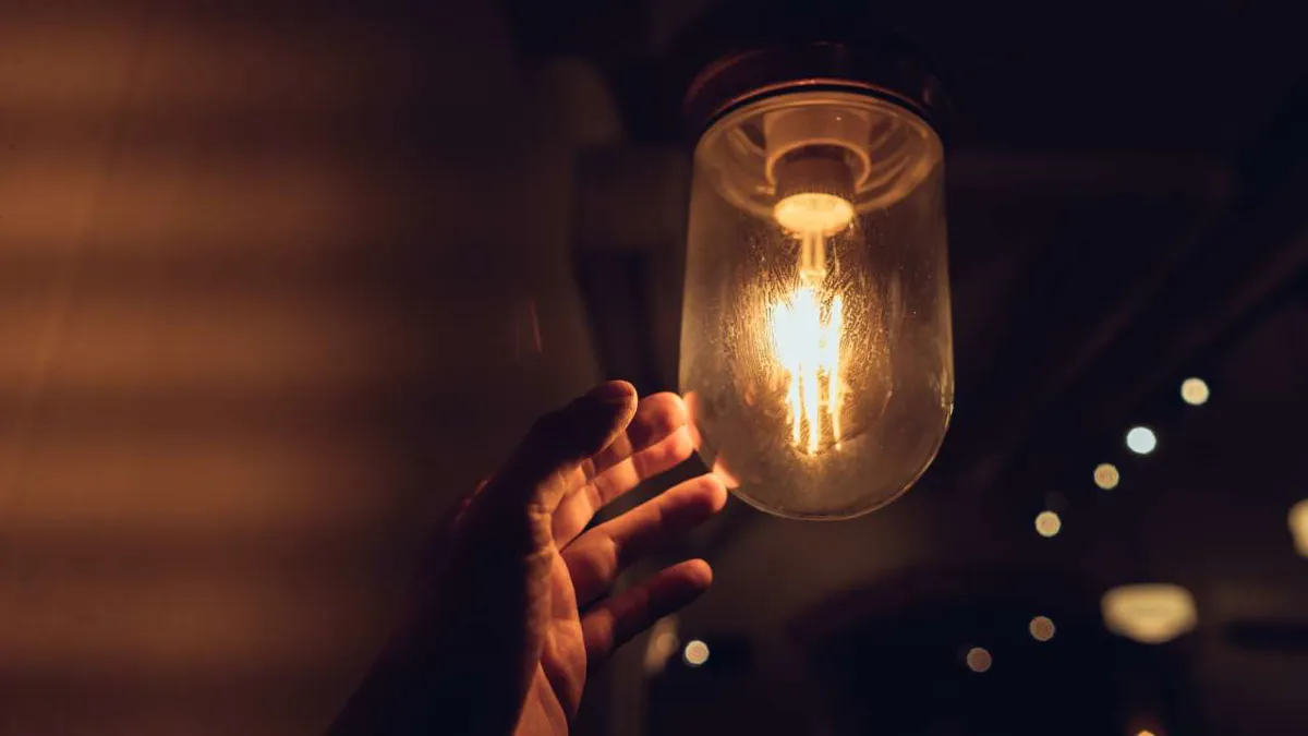 Gobierno de Ecuador extiende suspensión de apagones por crisis eléctrica