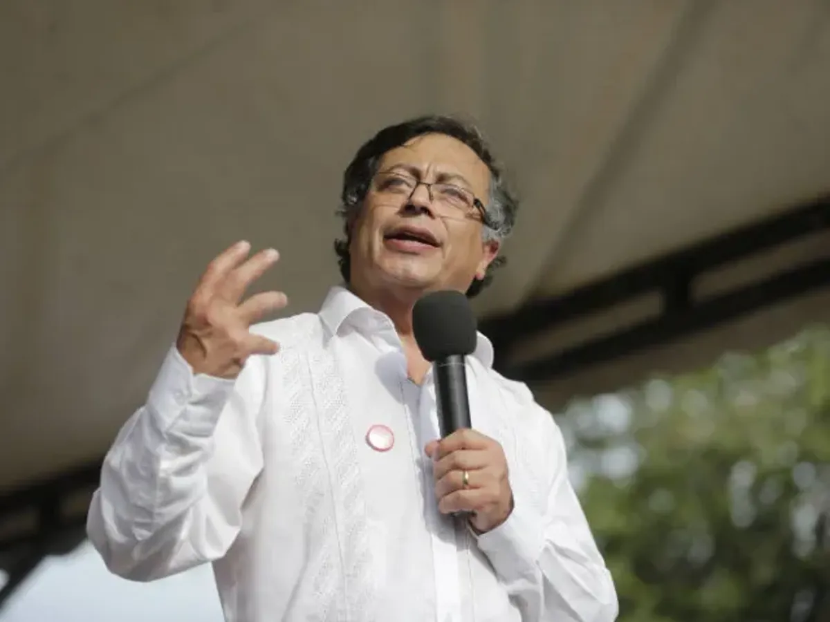 Petro dice tener informes “preocupantes” de las elecciones en Ecuador y pide claridad