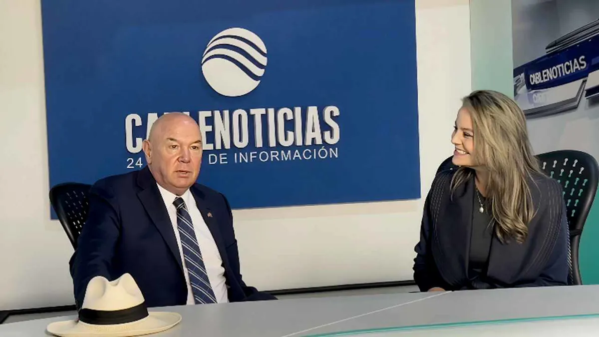John McNamara, encargado de negocios de EE. UU., visitó los estudios de Cablenoticias y destacó la solidez de la relación bilateral