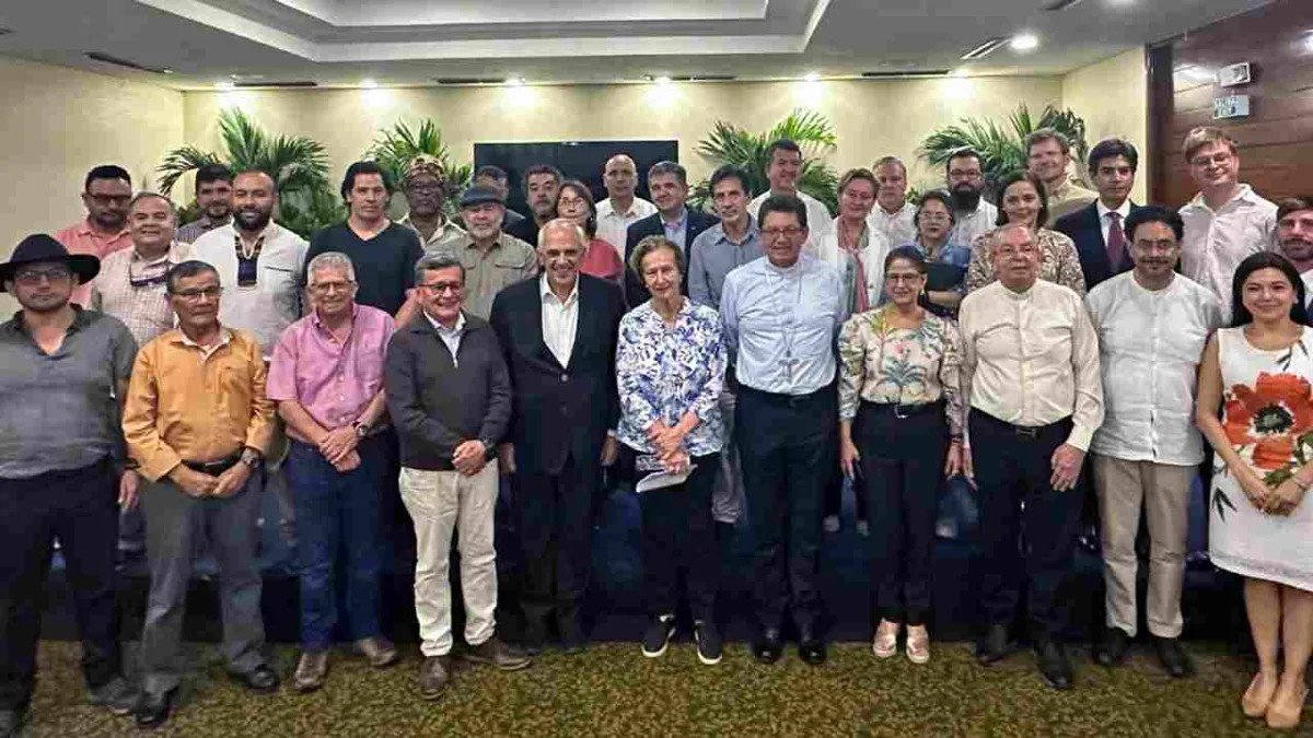 Gobierno y Eln firman acuerdo para incluir a ciudadanos en la construcción del proceso de paz