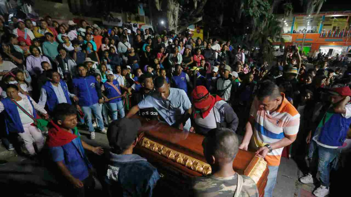 Disidencias Farc atacan caravana que llevaba cuerpo de indígena asesinada en el Cauca