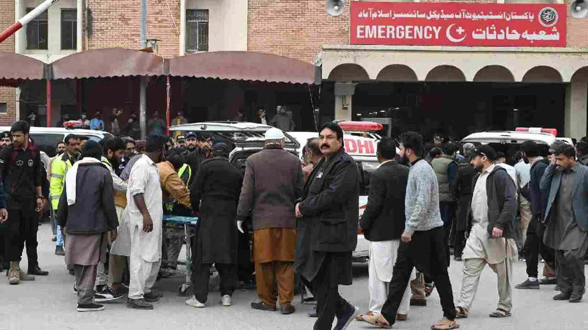 Al menos 31 muertos y 169 heridos en un atentado en una mezquita en Pakistán