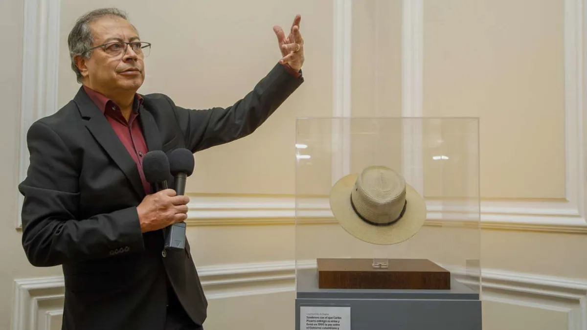 Gobierno Petro reconoce sombrero de Carlos Pizarro, excomandante del M-19, como patrimonio cultural