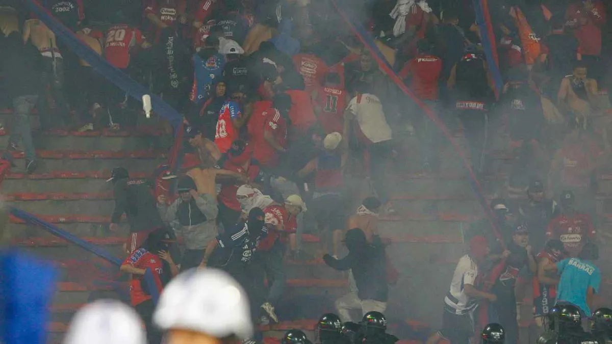 Más de 50 lesionados en disturbios en el estadio de Medellín tras final de Copa Colombia