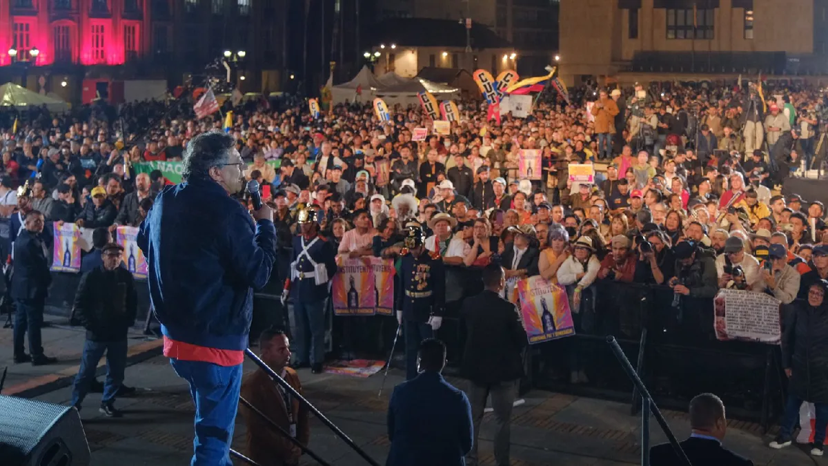 Petro dice que presentará las firmas para una Constituyente antes de terminar su mandato
