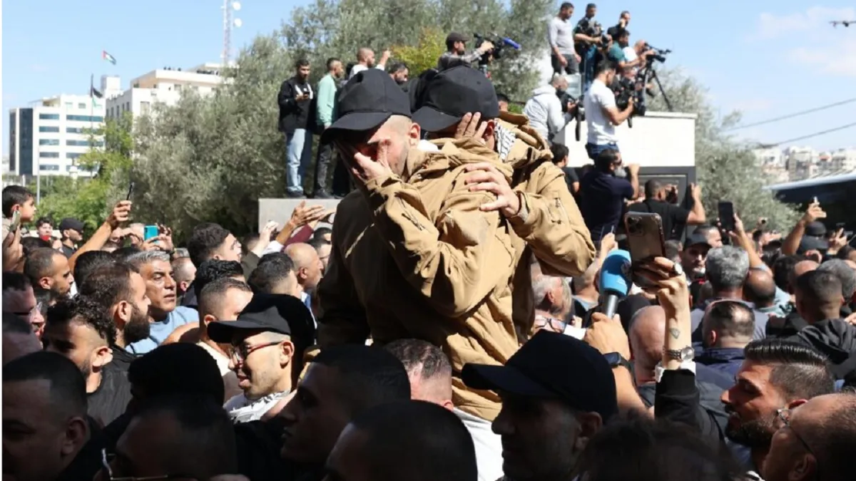 Autoridades israelíes comienzan a liberar a prisioneros palestinos