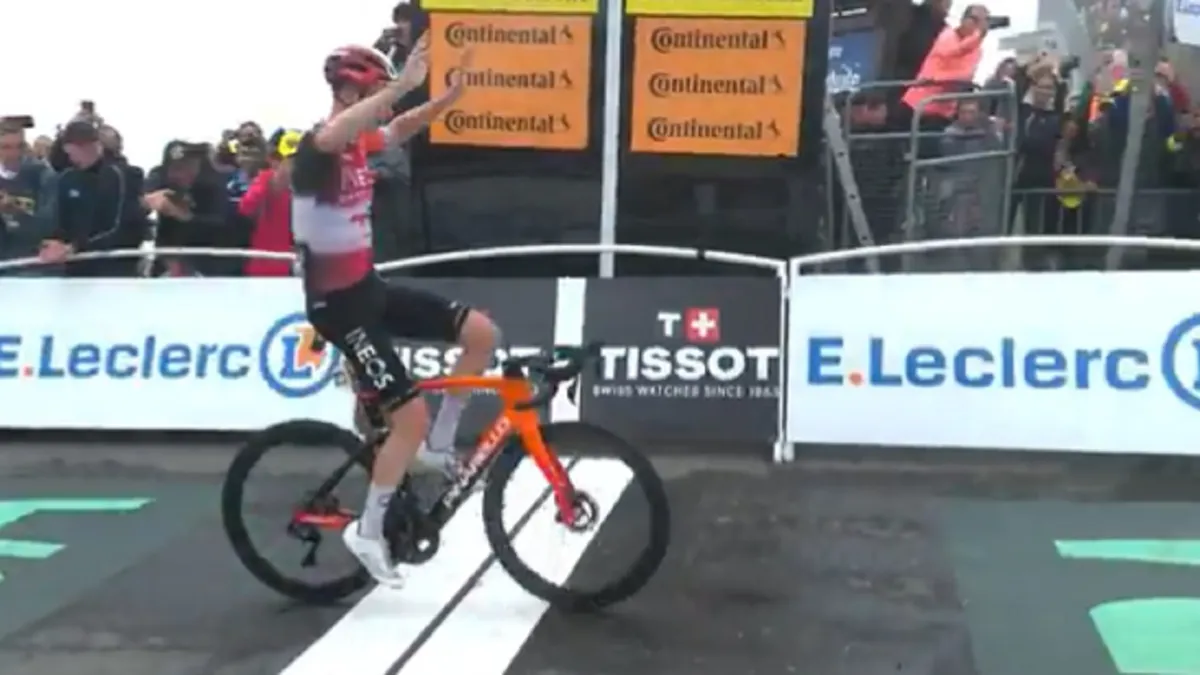 Arensman triunfa en la etapa 14 y Pogacar sigue de amarillo en el Tour