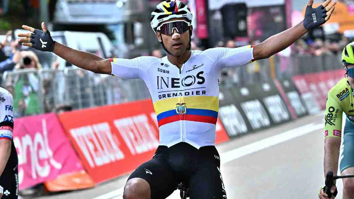 El ecuatoriano Jonathan Narváez, gana la primera etapa y es el primer líder del Giro
