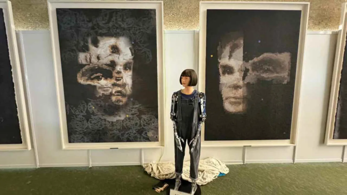 Obra de arte hecha por un robot con IA se vende por cifra récord en una subasta