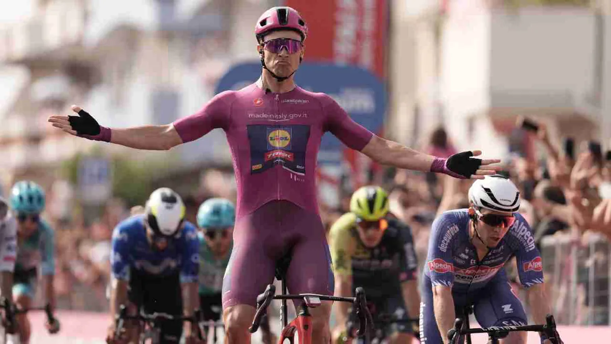 Jonathan Milan gana la undécima etapa del Giro y Pogacar se mantiene en el liderato
