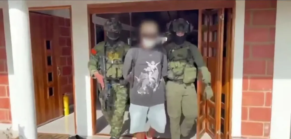 Capturan en Antioquia a influencer por fabricación y tenencia de armas: le incautaron más de 200 millones en efectivo y autos de lujo