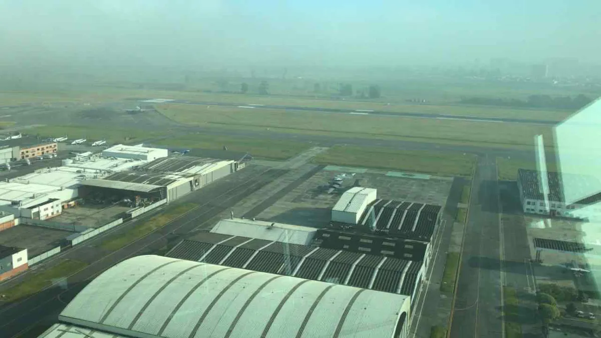 El humo de los incendios y la neblina afectan operaciones en aeropuerto El Dorado de Bogotá
