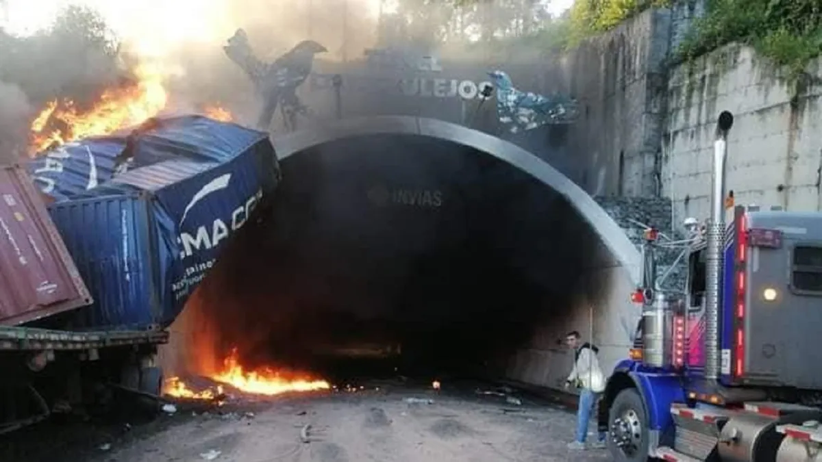 Colisión entre dos tractocamiones afecta la movilidad en la vía la Línea