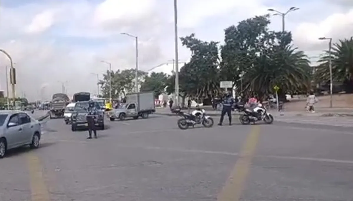 Paro de bicitaxistas en Bogotá causa afectaciones y bloqueos en la movilidad