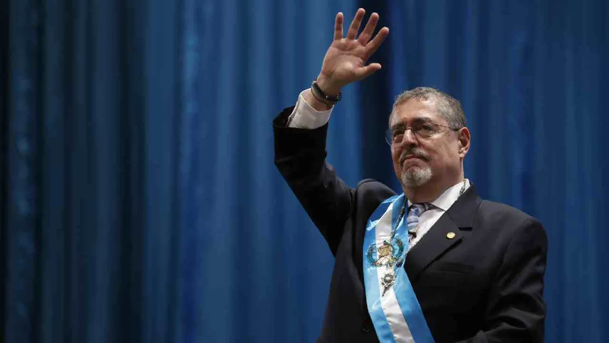 “Nunca más el autoritarismo”, proclama Arévalo tras ser investido presidente de Guatemala