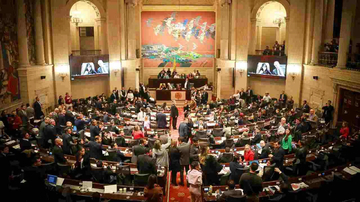 Congreso aplaza el debate de reforma a la salud hasta febrero del próximo año